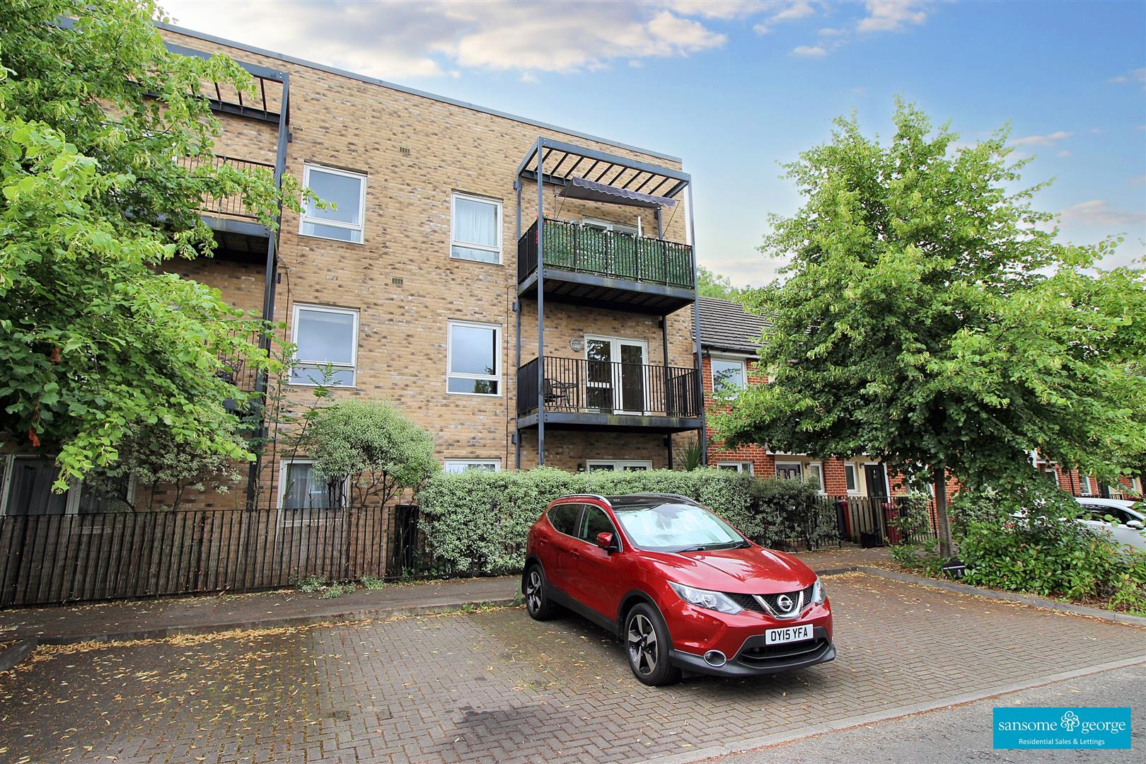 2 bed property in Tay Road, Tilehurst